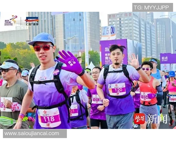 南京飞盘队在城市马拉松中的拼搏故事与奋斗精神展现